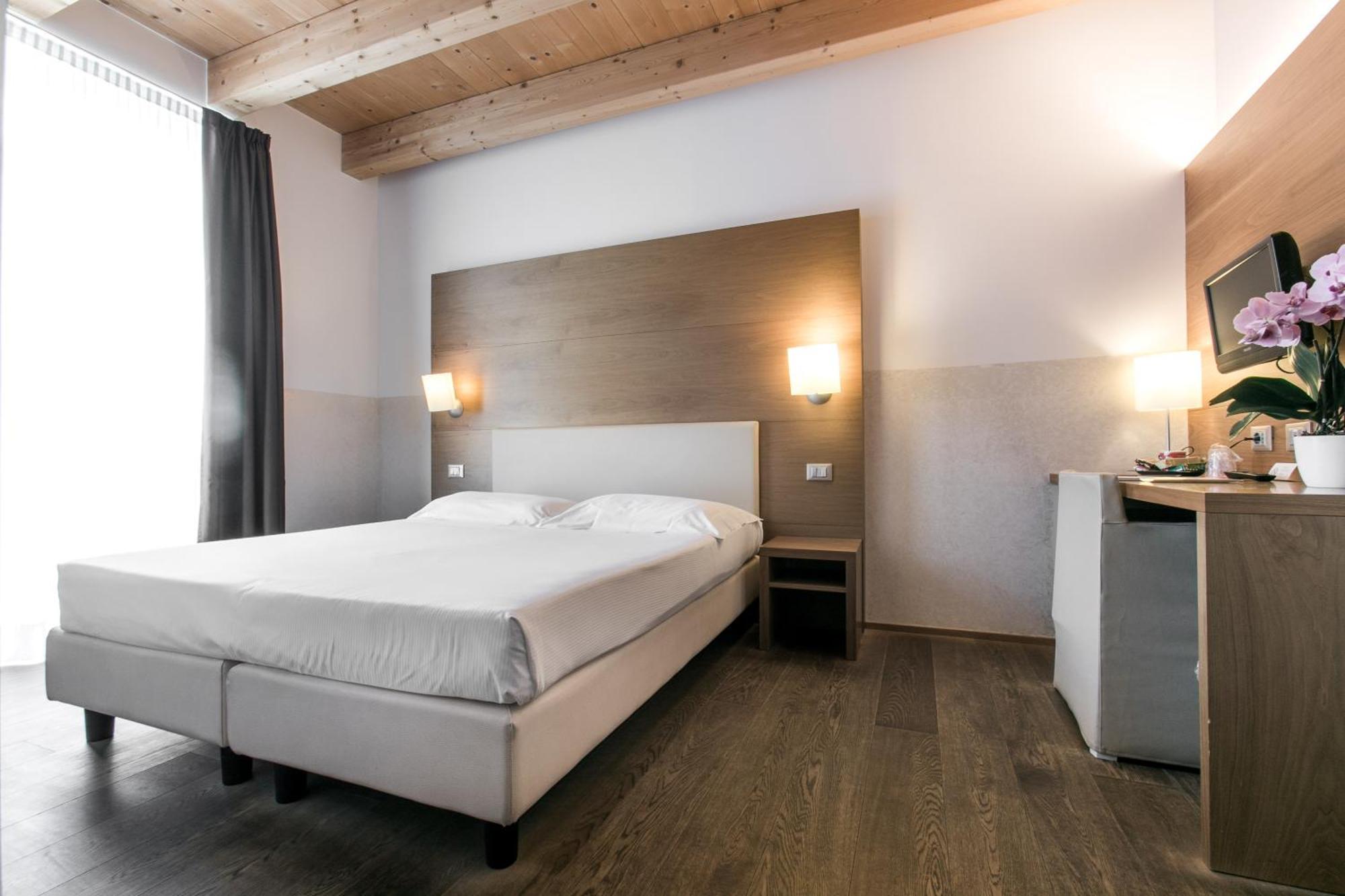 Hotel Opera Dossobuono Zewnętrze zdjęcie