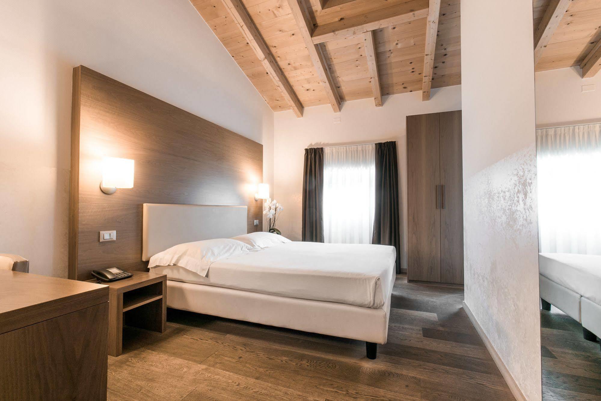 Hotel Opera Dossobuono Zewnętrze zdjęcie