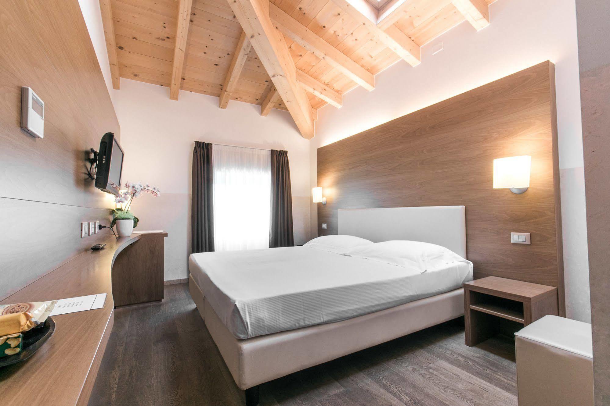 Hotel Opera Dossobuono Zewnętrze zdjęcie