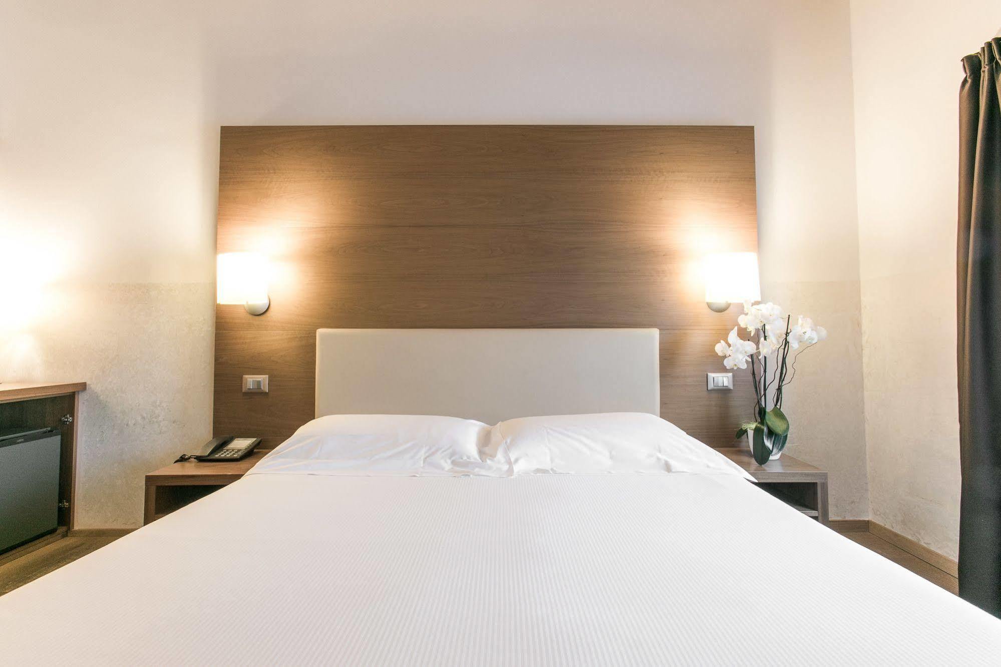 Hotel Opera Dossobuono Zewnętrze zdjęcie