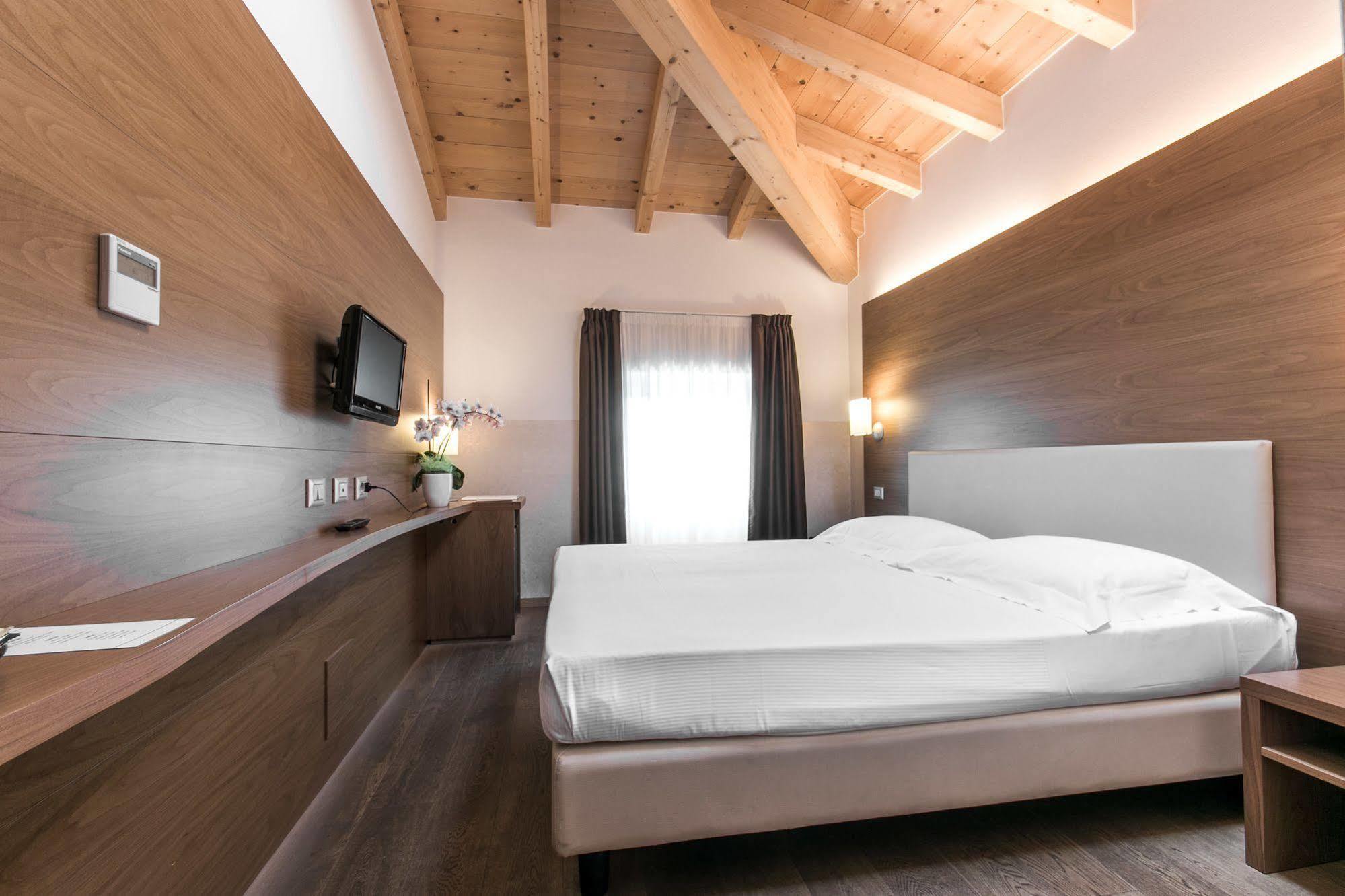 Hotel Opera Dossobuono Zewnętrze zdjęcie
